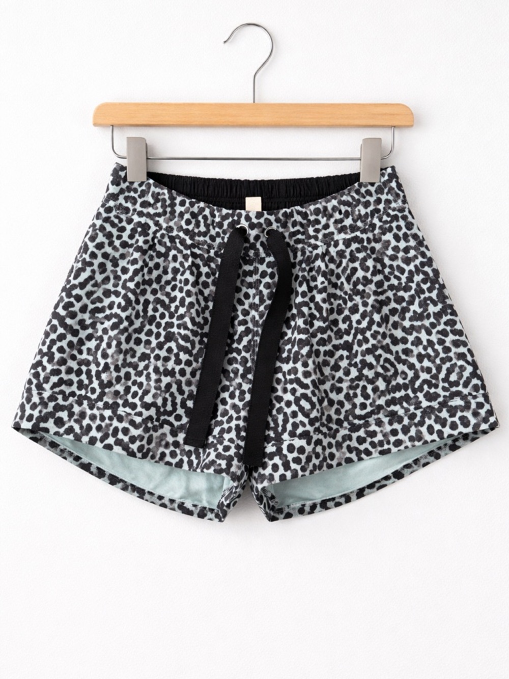 Lululemon Leopard Print Leisure Shorts Blue Black | Size 4 Relaxed Fit